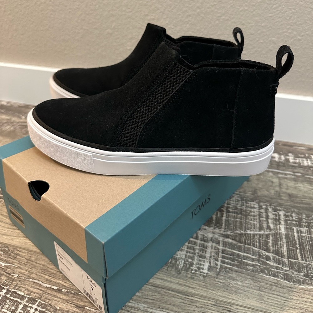 NEW Tom’s High Top Slip Ons